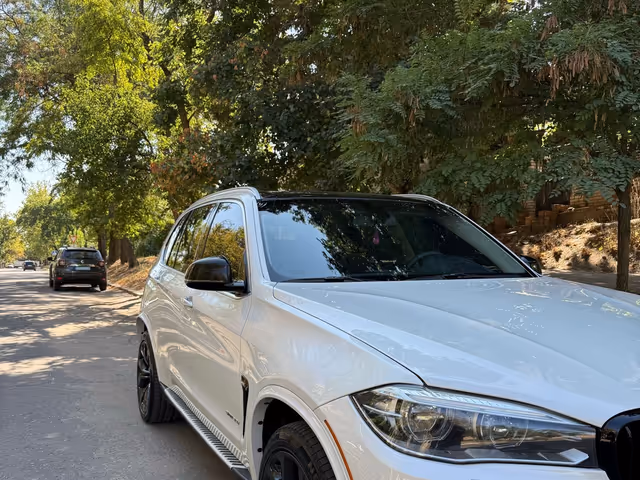 BMW X5 - фото 1