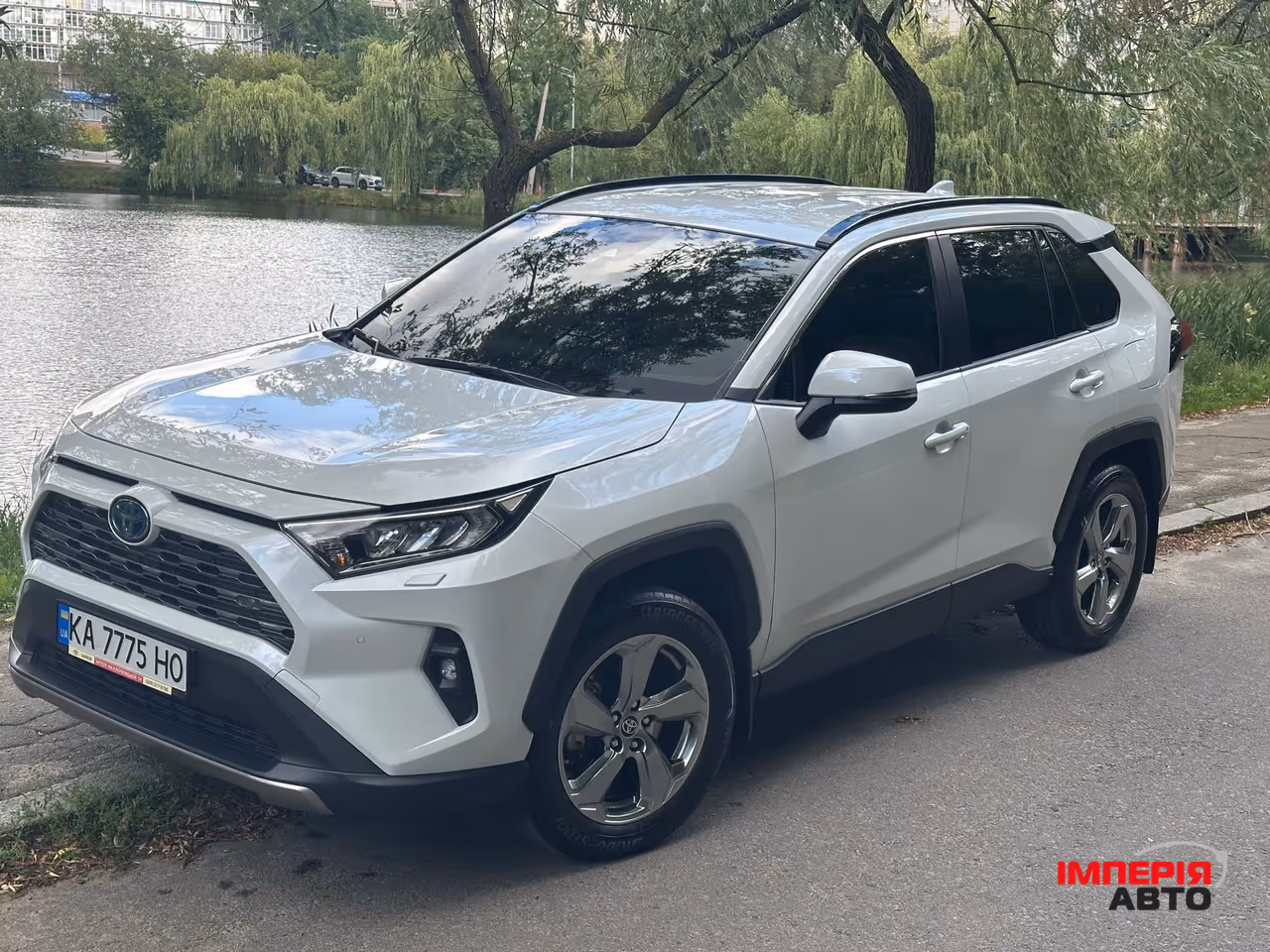 Toyota RAV4 - фото 8