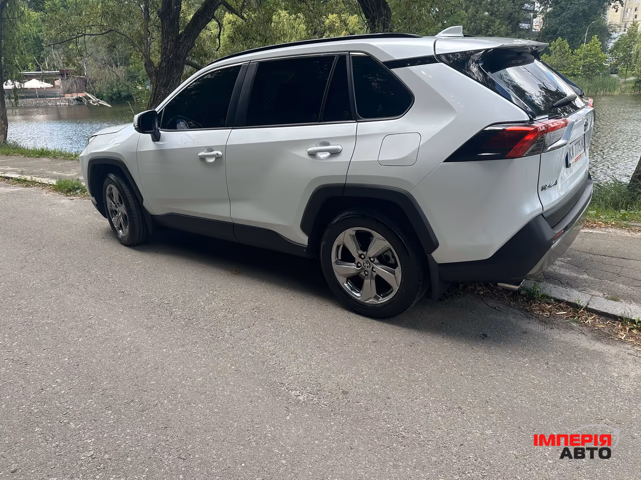 Toyota RAV4 - фото 15