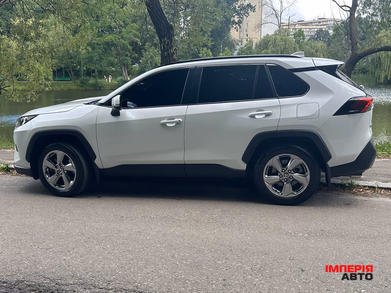 Toyota RAV4 - фото 3
