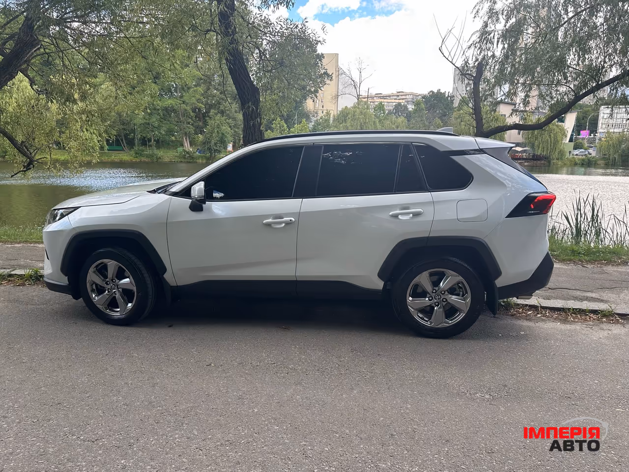 Toyota RAV4 - фото 2