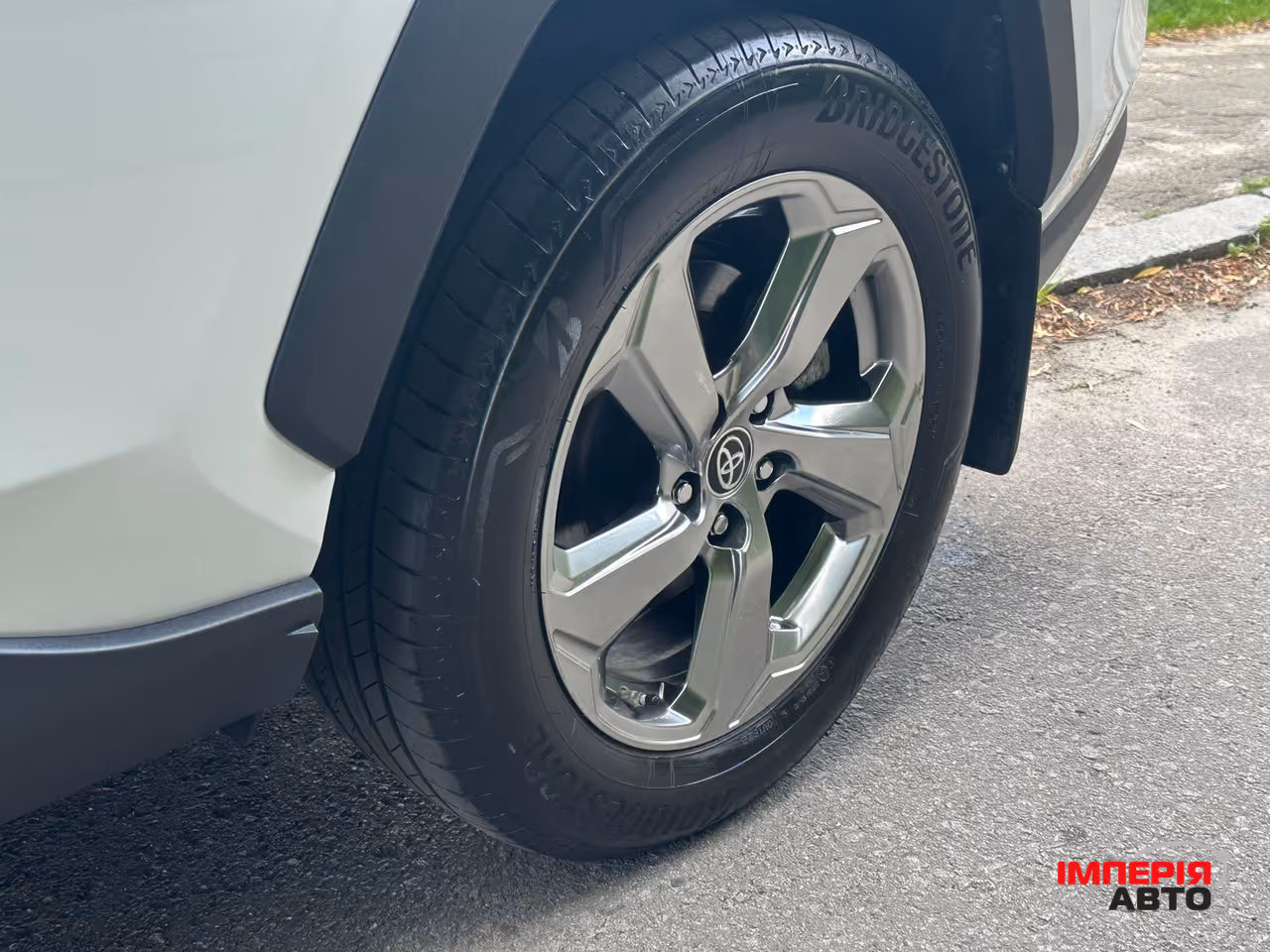 Toyota RAV4 - фото 6