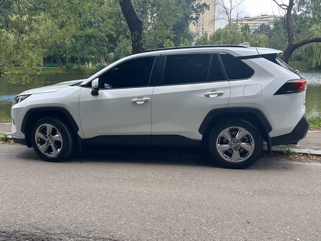 Toyota RAV4 - фото 3