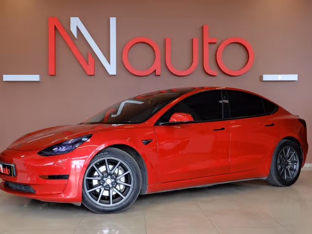 Tesla Model 3 - фото 1