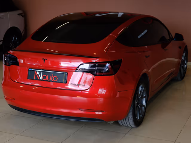 Tesla Model 3 - фото 5