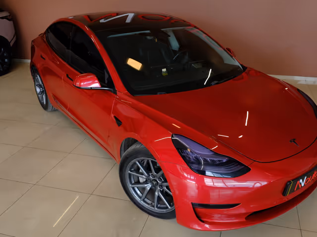 Tesla Model 3 - фото 4