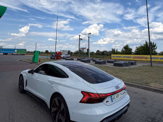 Audi RS e-tron GT - зображення 5
