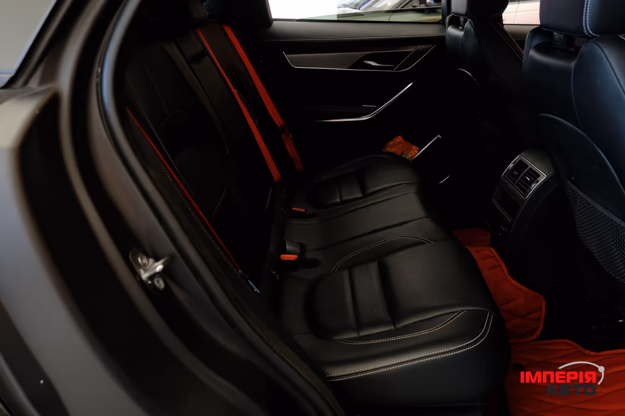 Jaguar F-Pace - фото 9
