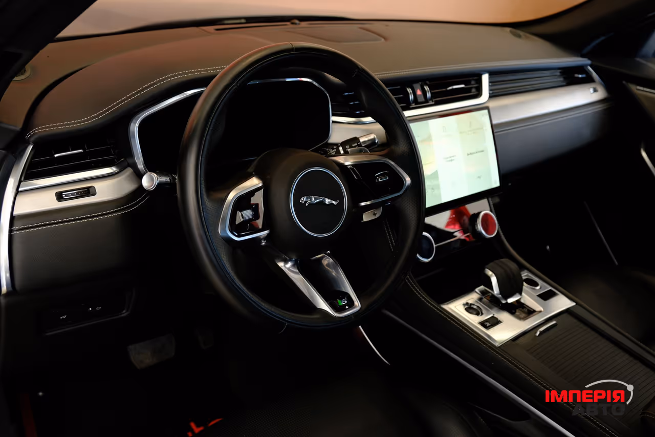 Jaguar F-Pace - фото 7