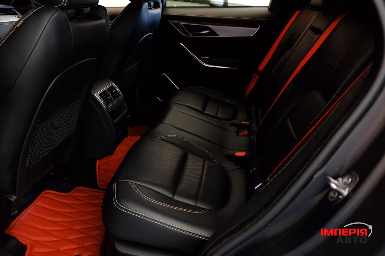 Jaguar F-Pace - фото 8