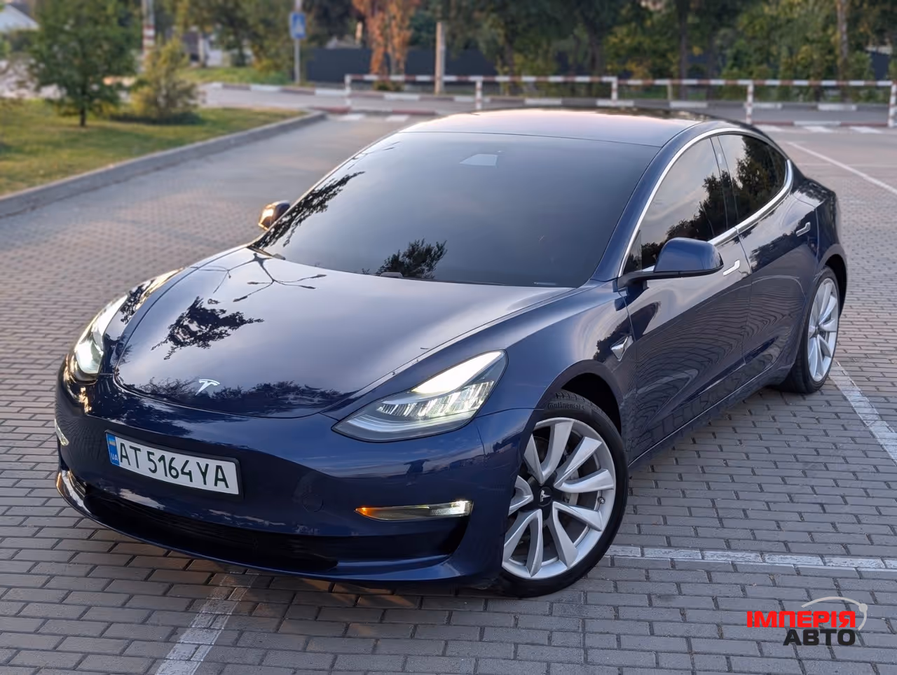 Tesla Model 3 - фото 1
