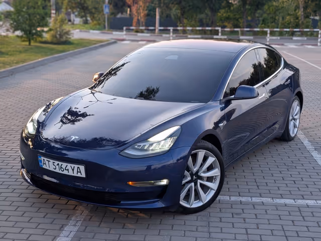 Tesla Model 3 - фото 1