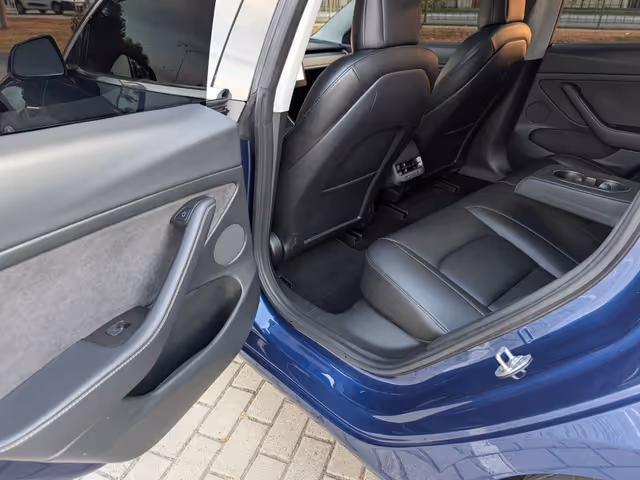 Tesla Model 3 - фото 4