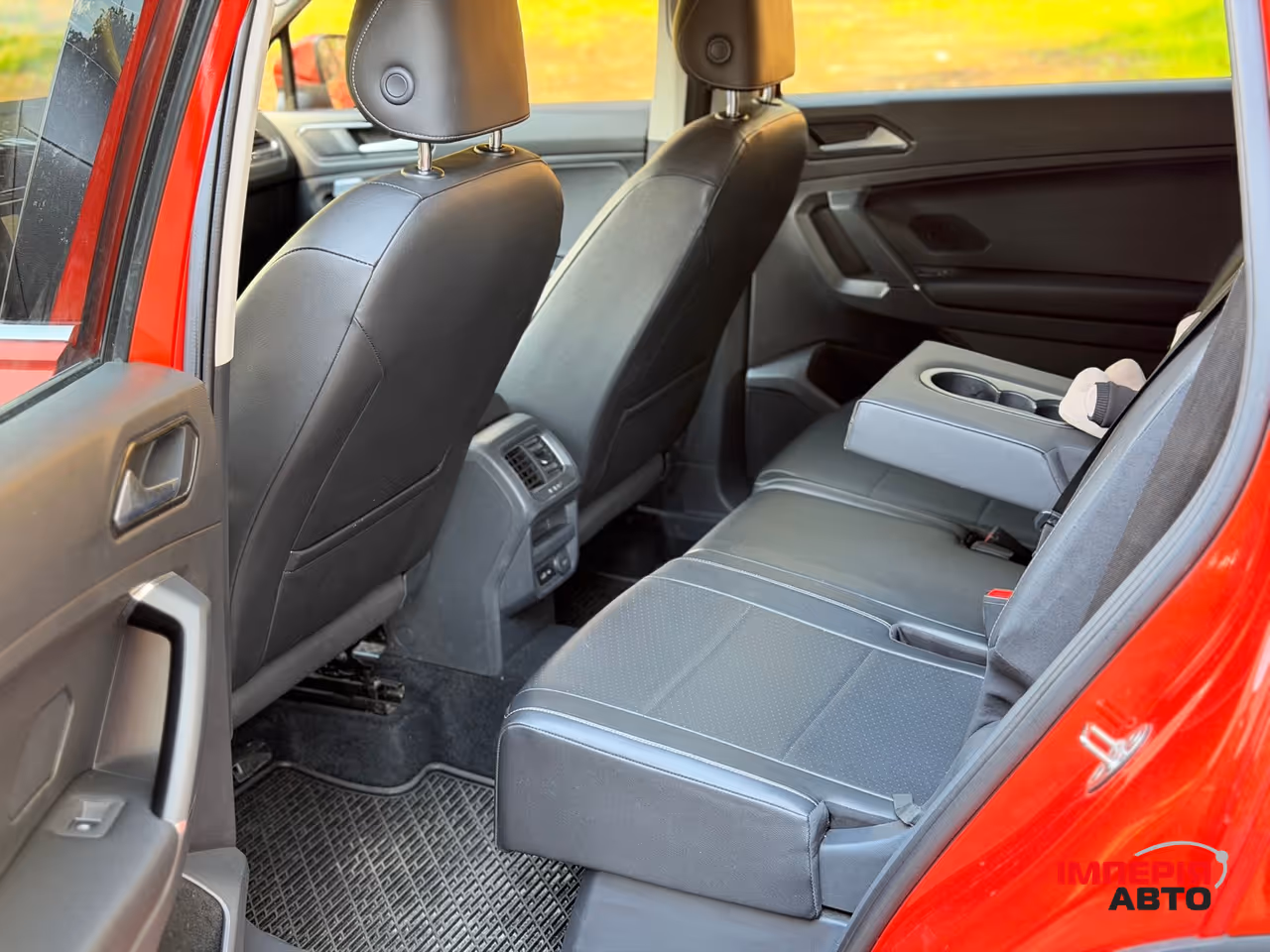Volkswagen Tiguan - фото 11