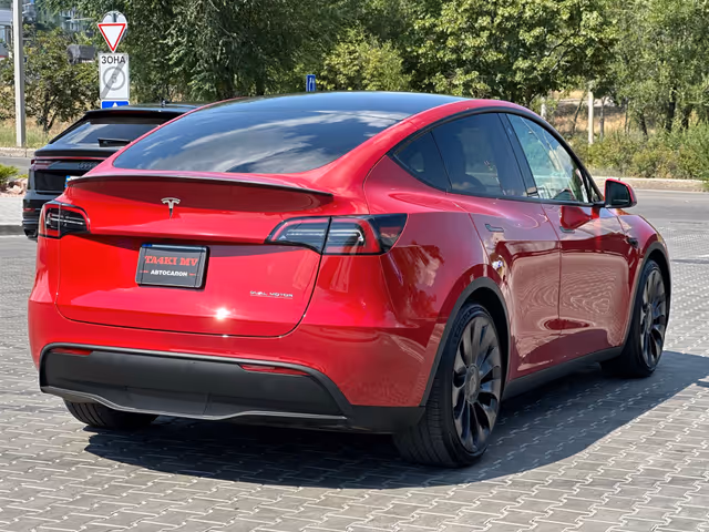 Tesla Model Y - фото 2