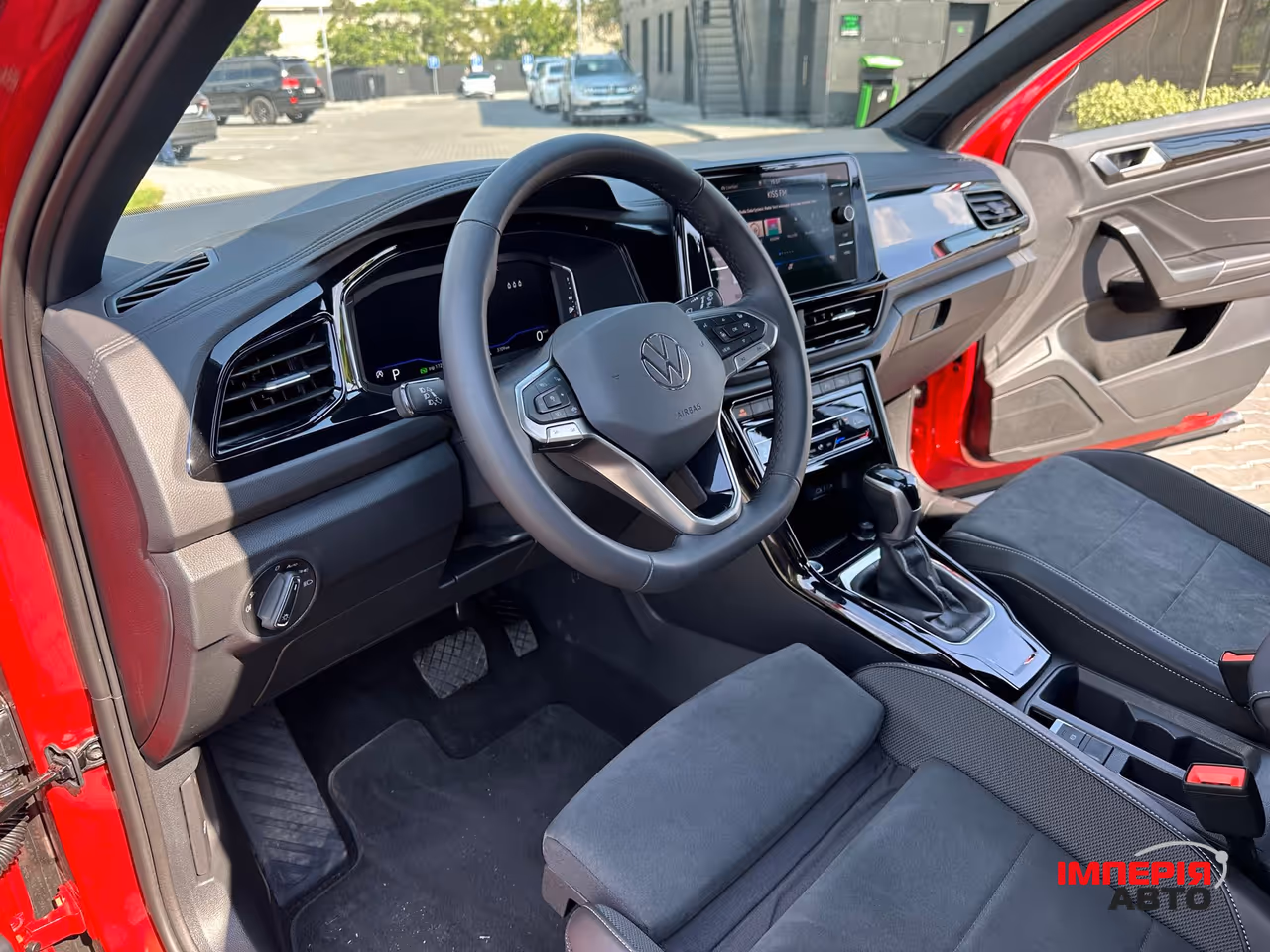 Volkswagen T-Roc - фото 11