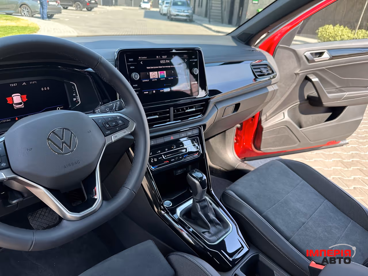Volkswagen T-Roc - фото 12