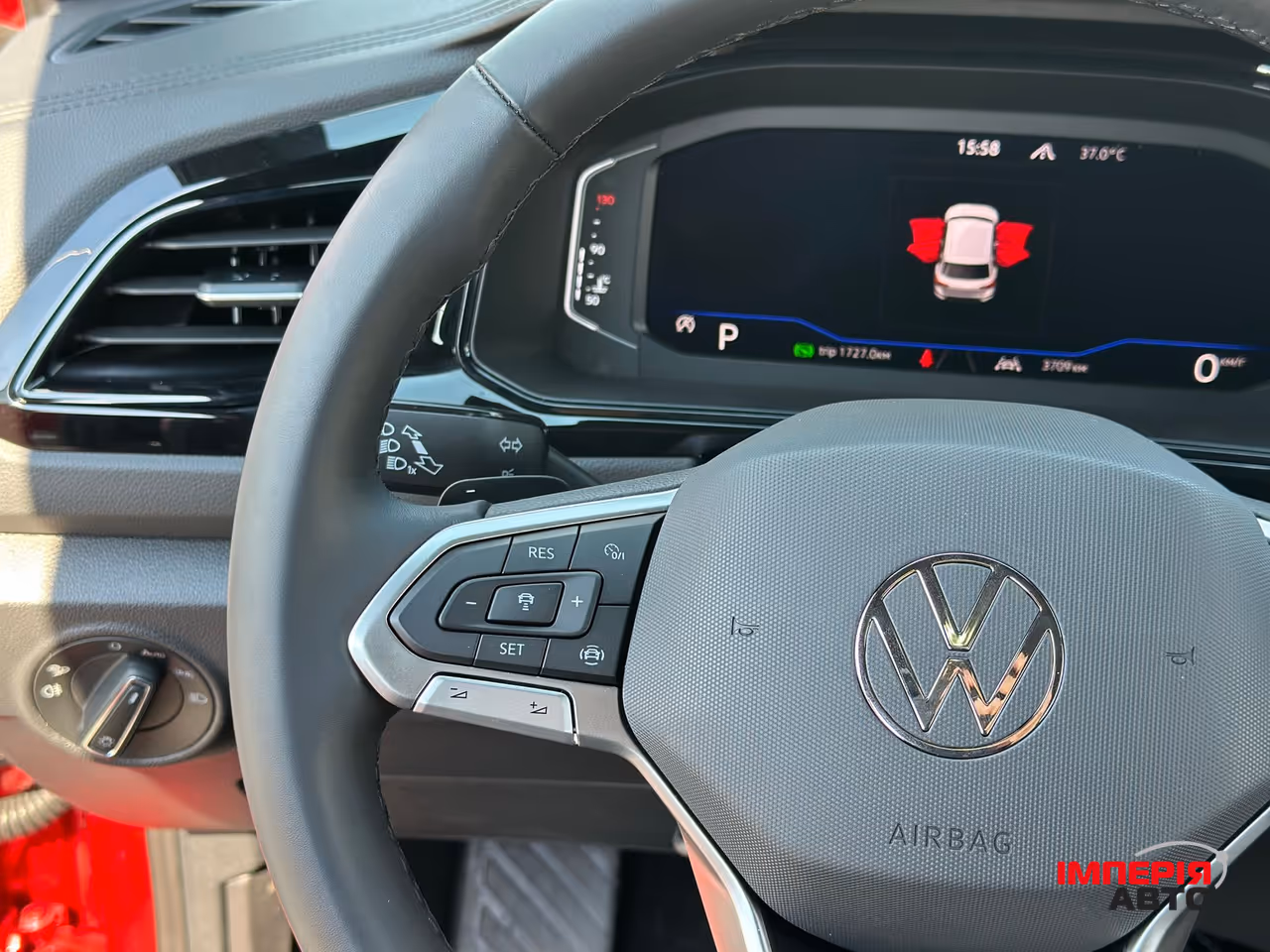 Volkswagen T-Roc - фото 32