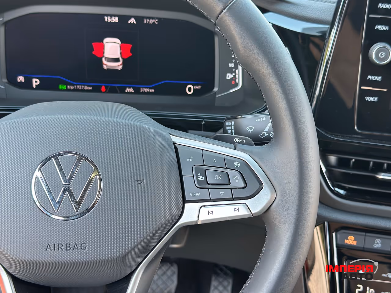 Volkswagen T-Roc - фото 31