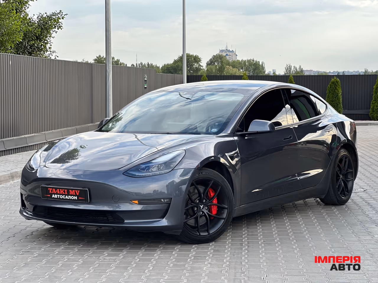 Tesla Model 3 - фото 1