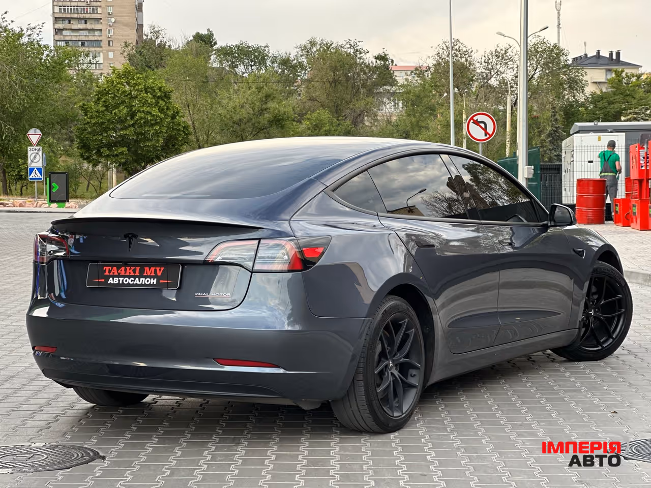 Tesla Model 3 - фото 2