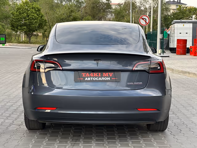 Tesla Model 3 - фото 3