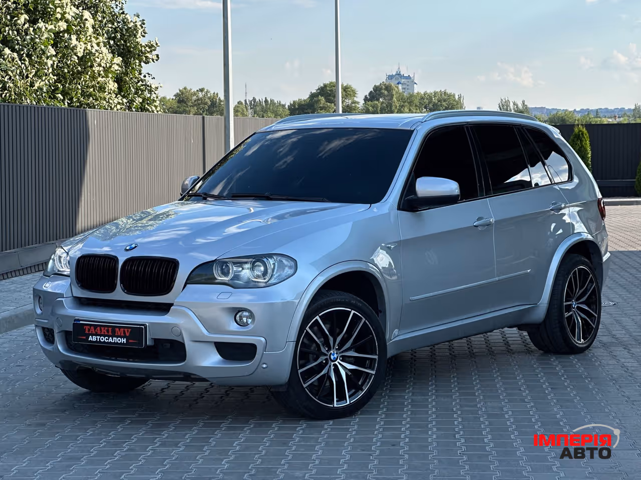 BMW X5 - фото 1