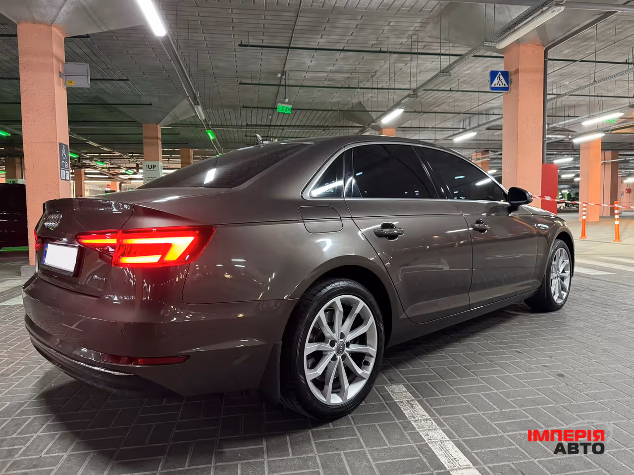 Audi A4 - фото 4