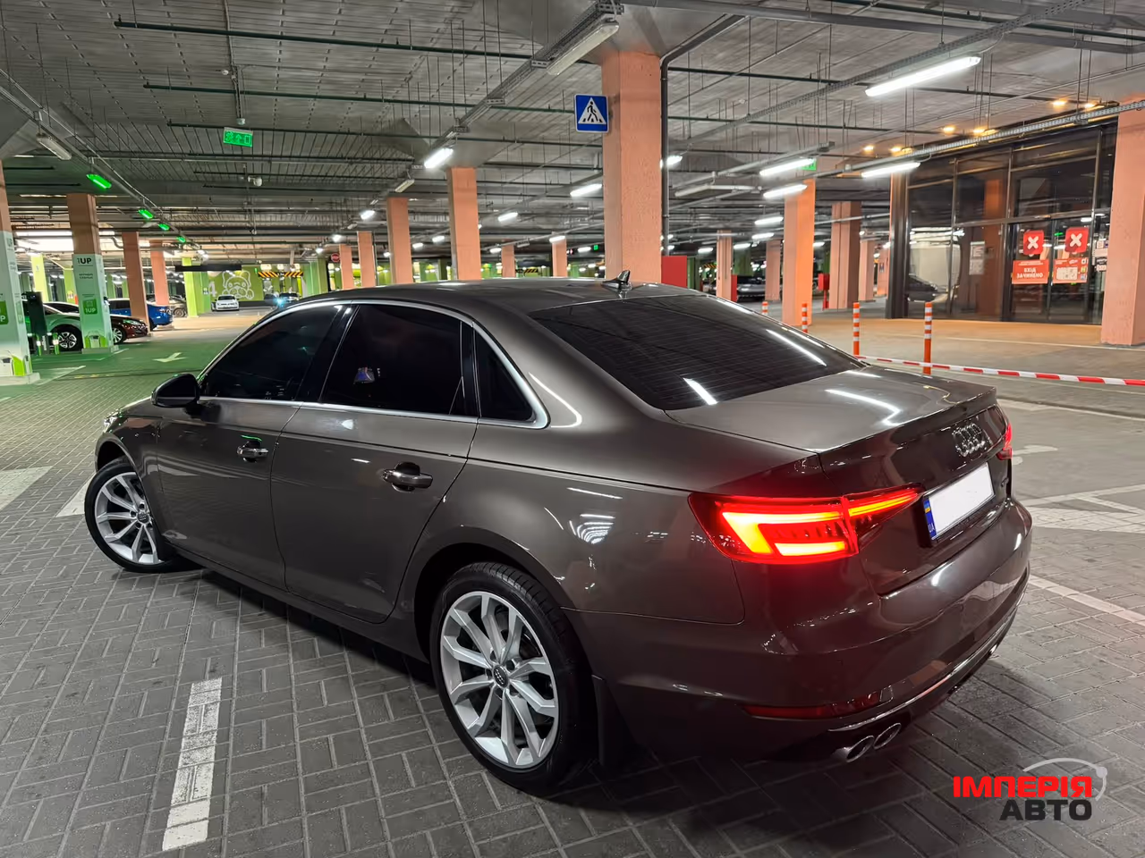 Audi A4 - фото 2