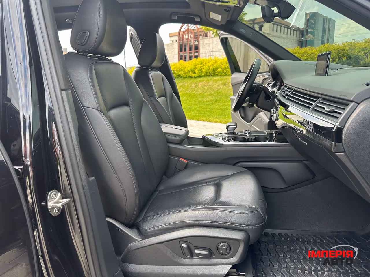 Audi Q7 - фото 12