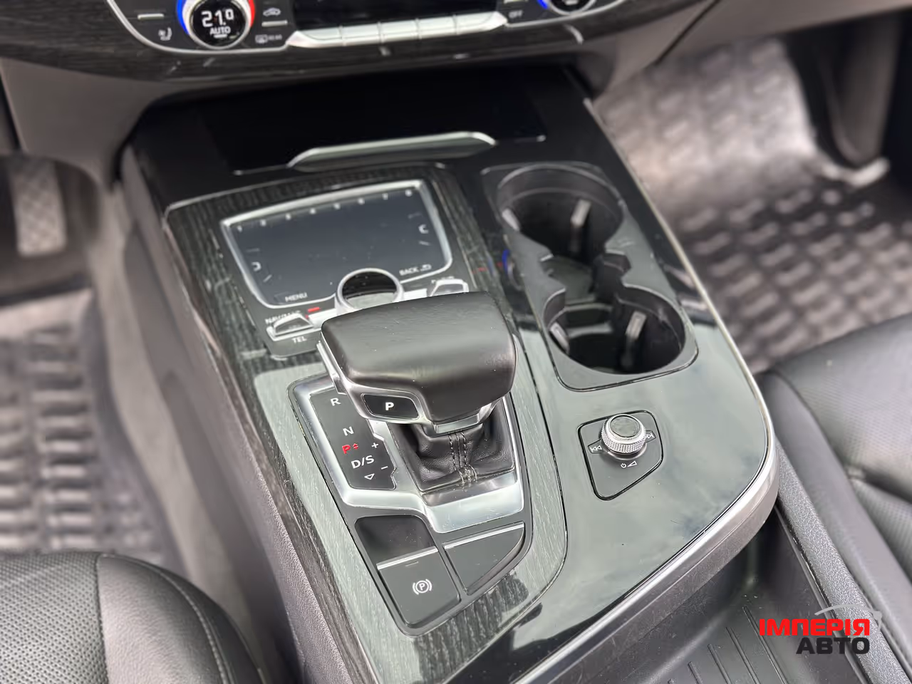 Audi Q7 - фото 16