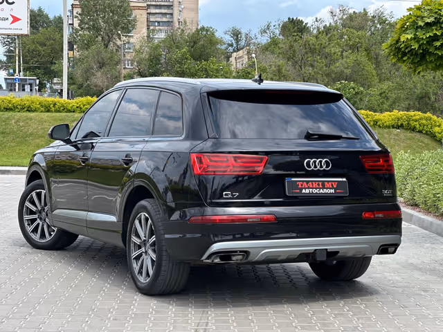 Audi Q7 - фото 5