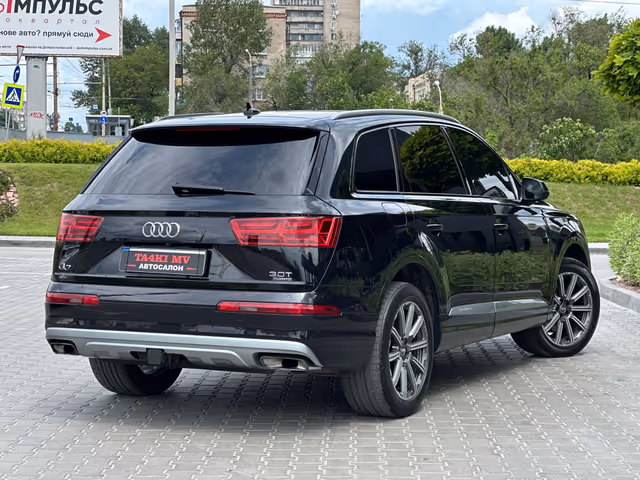 Audi Q7 - фото 2