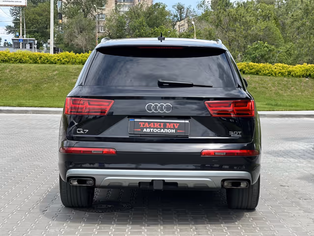 Audi Q7 - фото 3