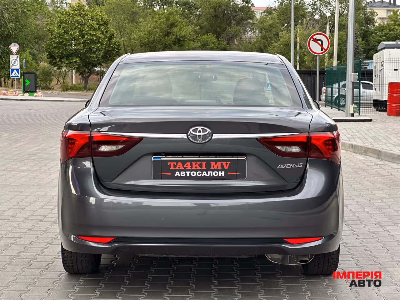 Toyota Avensis - фото 3