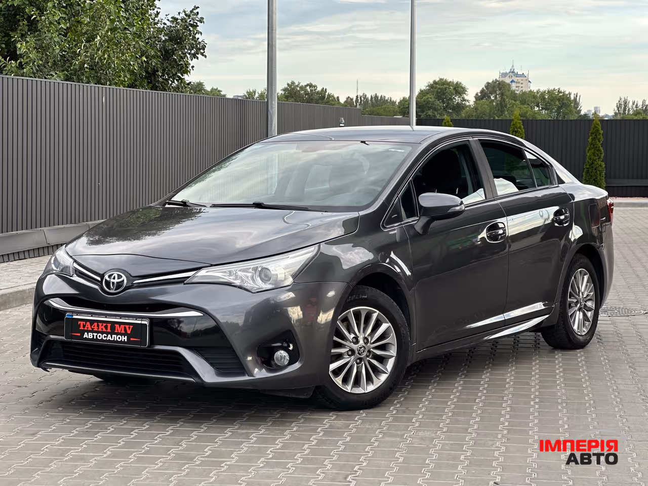 Toyota Avensis - фото 1