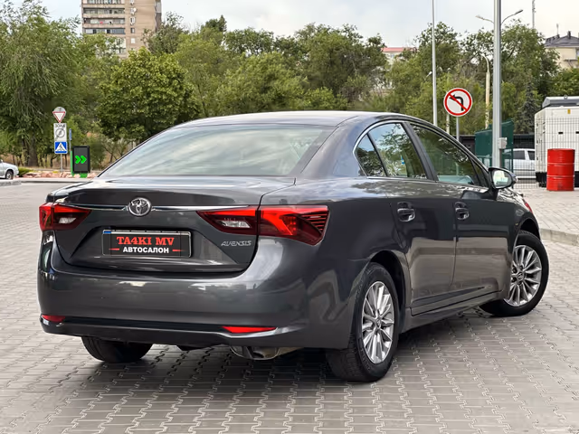 Toyota Avensis - фото 2