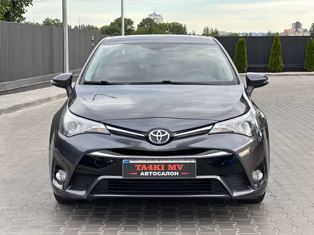 Toyota Avensis - фото 4