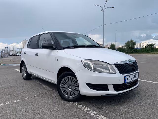Skoda Fabia - фото 3