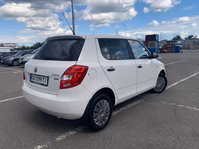 Skoda Fabia - фото 5