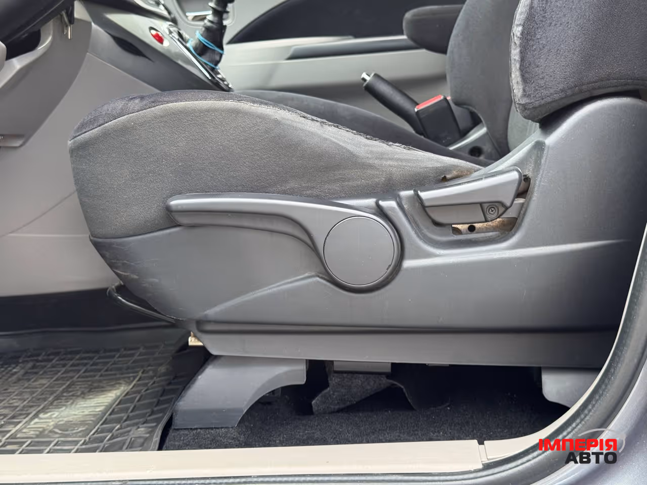 Mitsubishi Grandis - фото 23