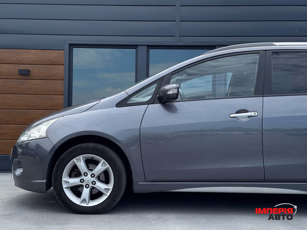 Mitsubishi Grandis - фото 12