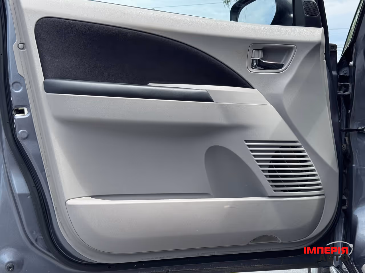 Mitsubishi Grandis - фото 20
