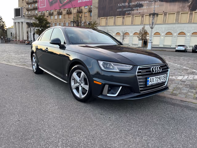 Audi A4 - фото 1