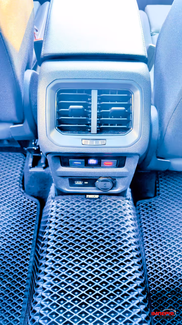 Volkswagen Tiguan - фото 14