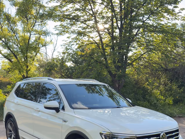 Volkswagen Tiguan - фото 4