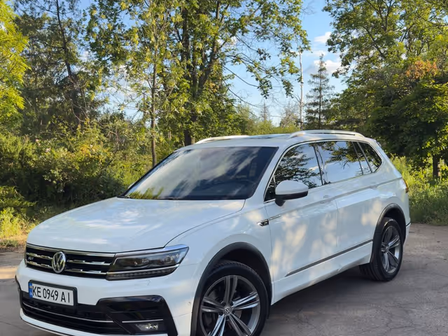 Volkswagen Tiguan - фото 1