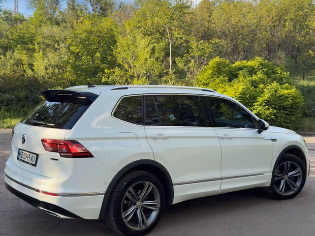 Volkswagen Tiguan - фото 3