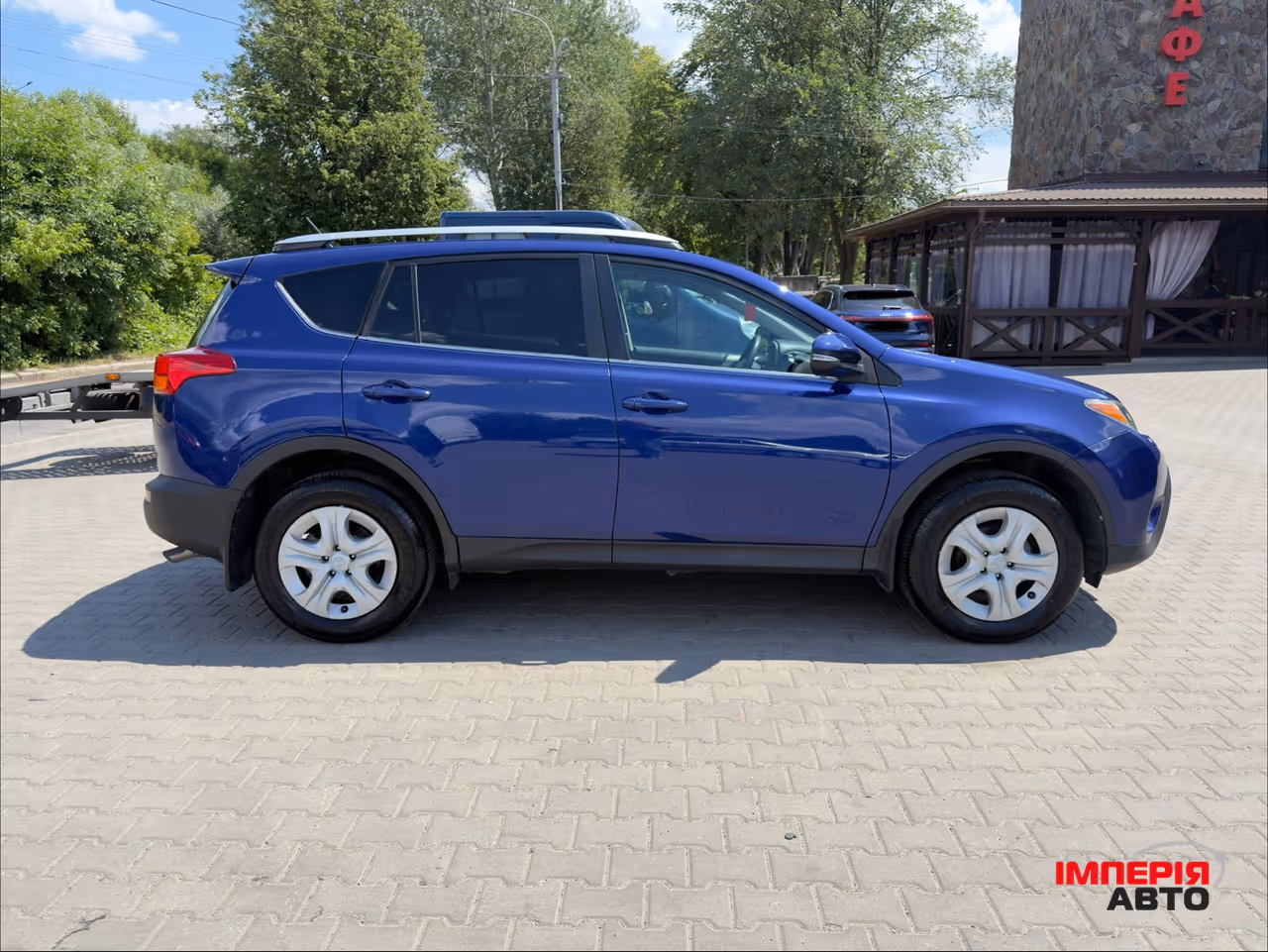 Toyota RAV4 - фото 1