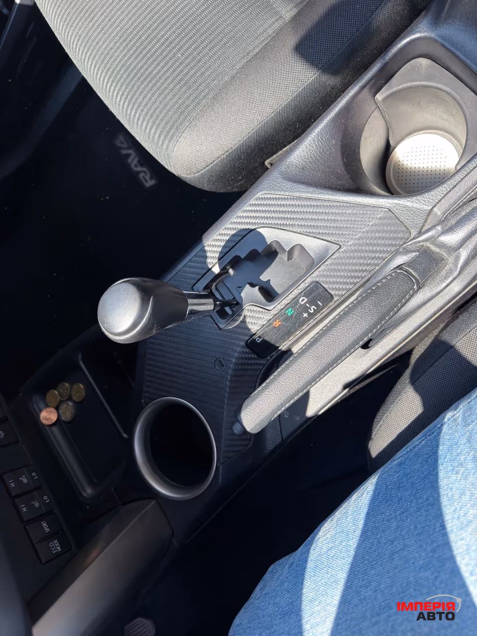 Toyota RAV4 - фото 6